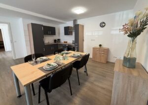 Vierbett-Apartment Essbereich