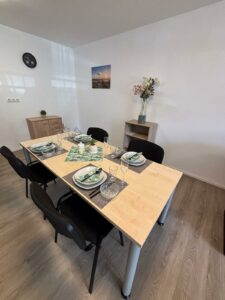 Vierbett-Apartment Essbereich